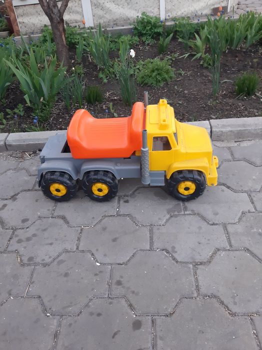 Продаю детский велосипед и толокар