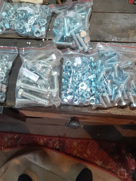 Продам болты гайки