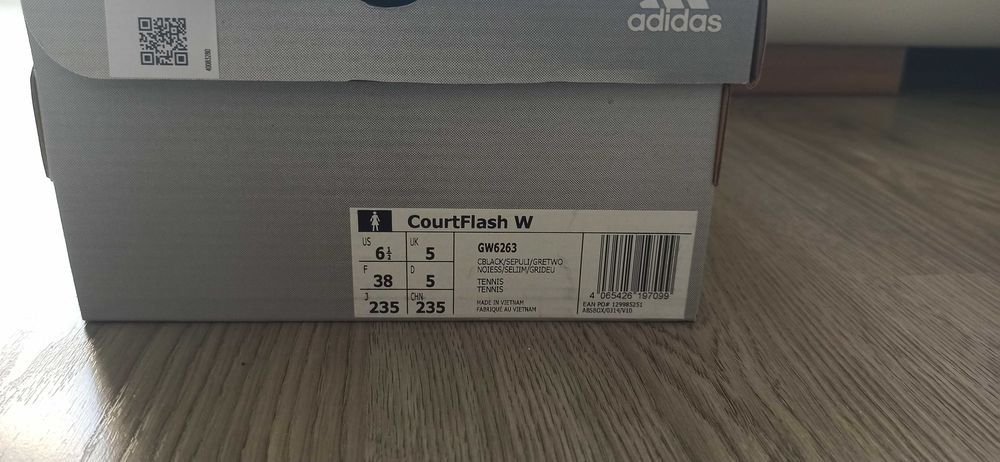 Нови маратонки Adidas CourtFlash, ном. 38