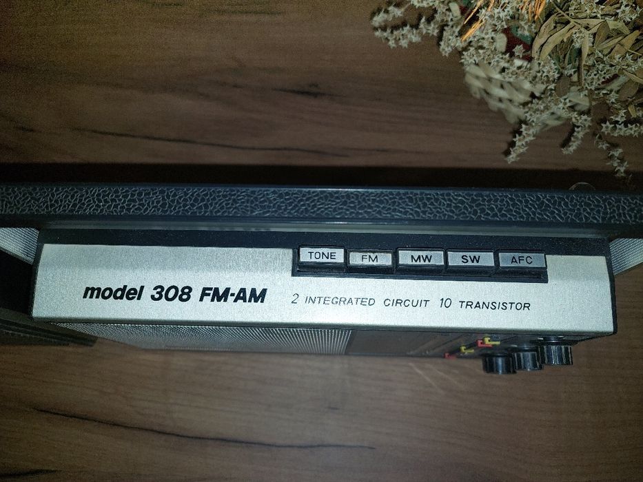 Транзистори, ножчета за бръснене, игли за шевна машина