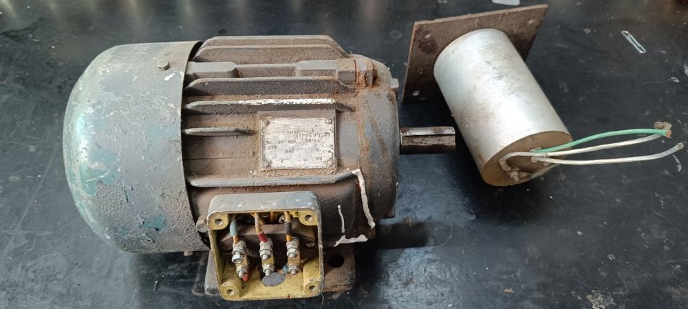 Motor 220/380 trifazic