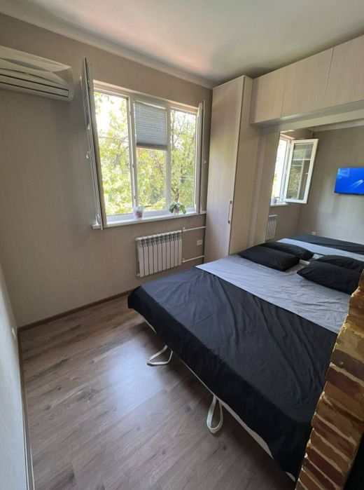 Квартира продаётся торговый центр Чиланзар 3 квартал 1в2/4/4 меб тех