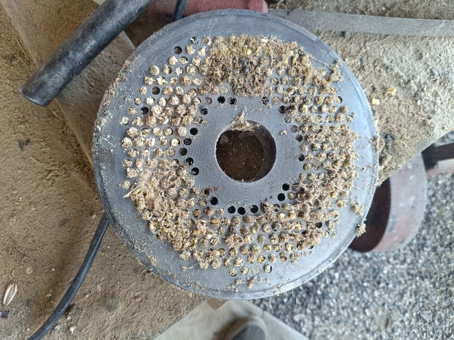 Продавам пелетна машина