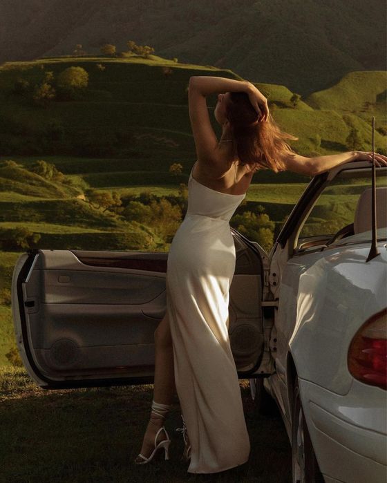 Платье атласное вечернее