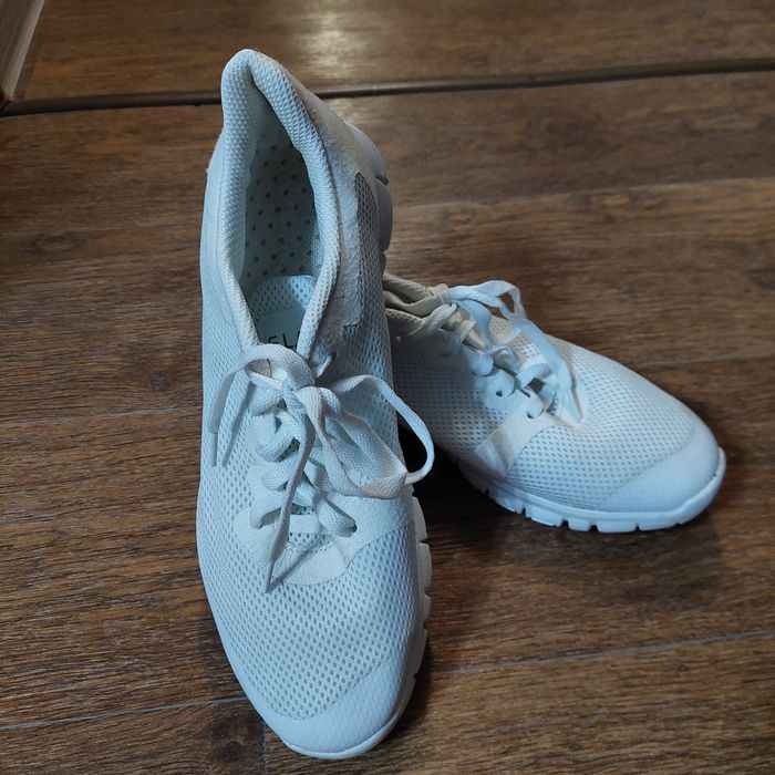 Продам кроссовки