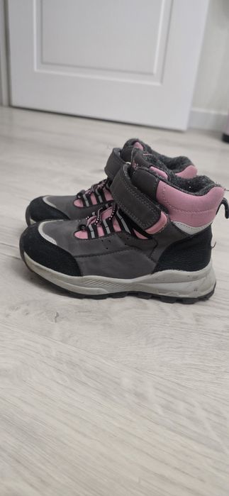 Продам осенние ботинки