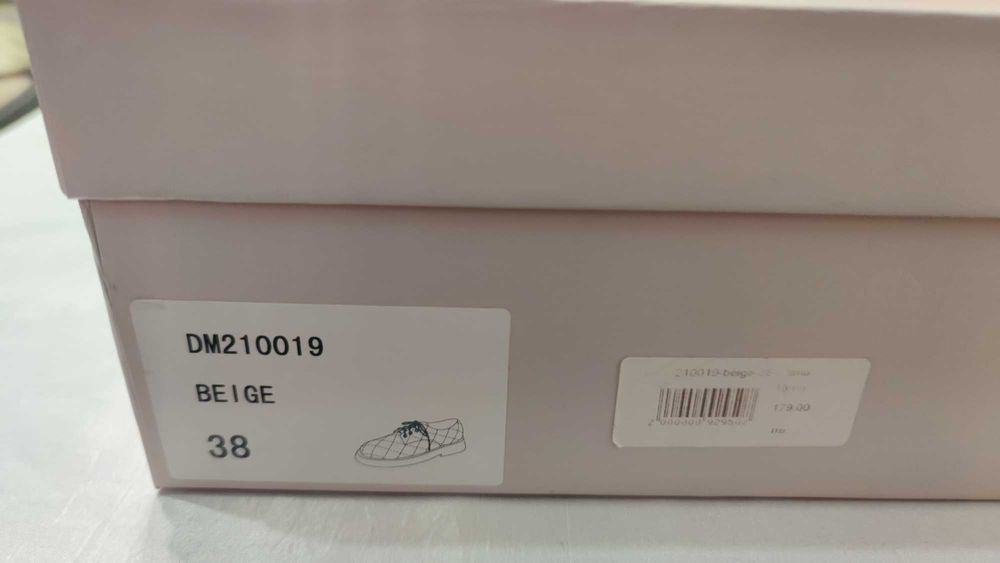 Продавам чисто нови дамски обувки Дима стил ест. кожа 38-ми номер