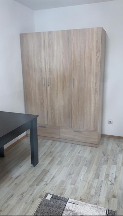 Închiriez garsoniera