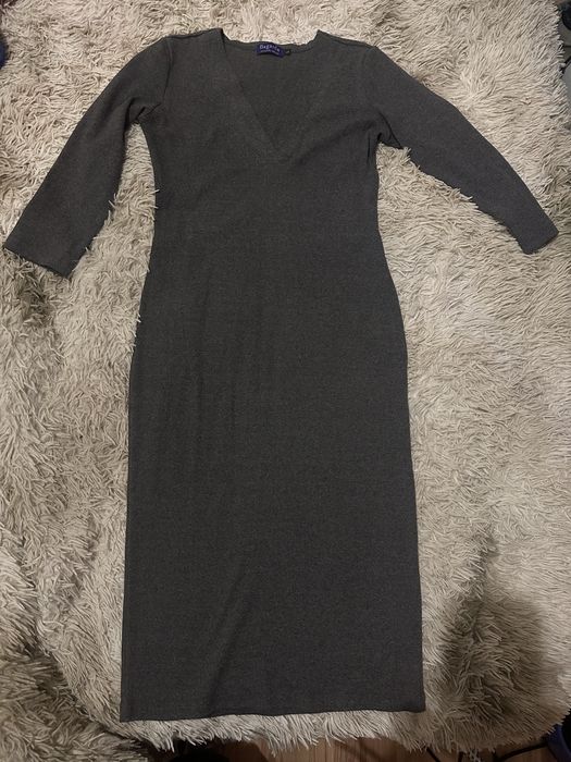 Серое платье ,плотный трикотаж в рубчик