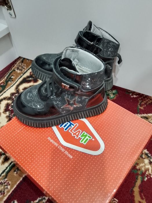 Продам детскую обувь фирмы Тифлани