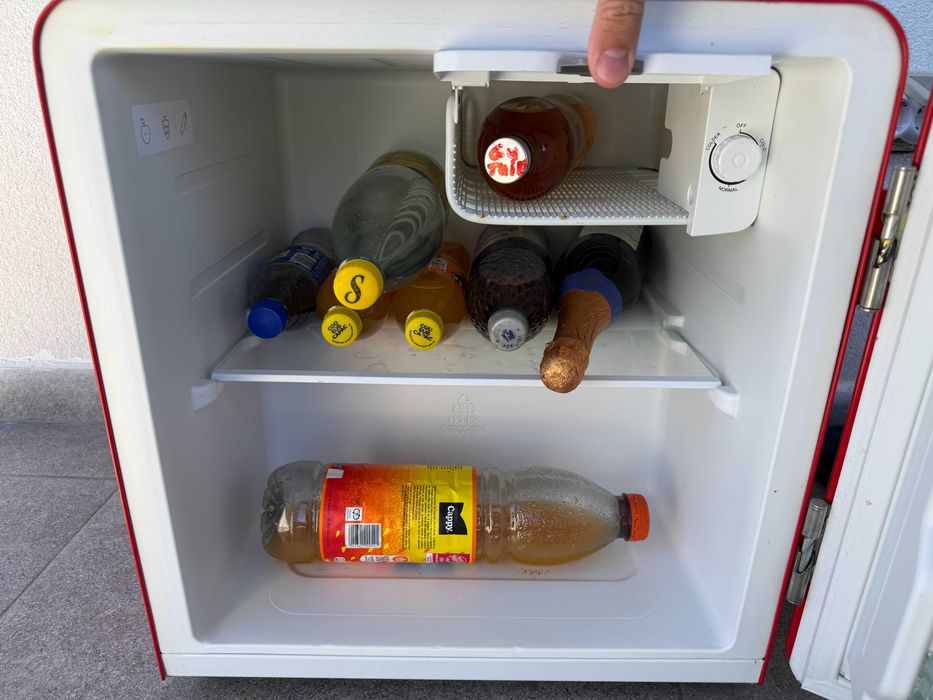 Mini frigider Vortex 47L rosu minibar