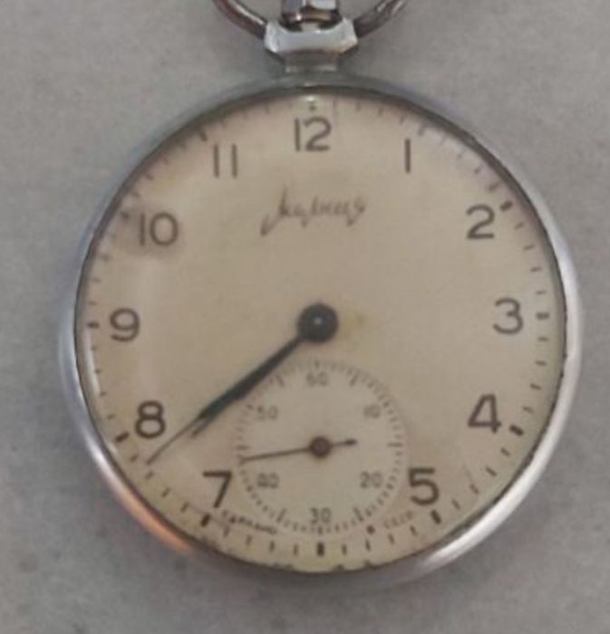 Продавам джобен часовник