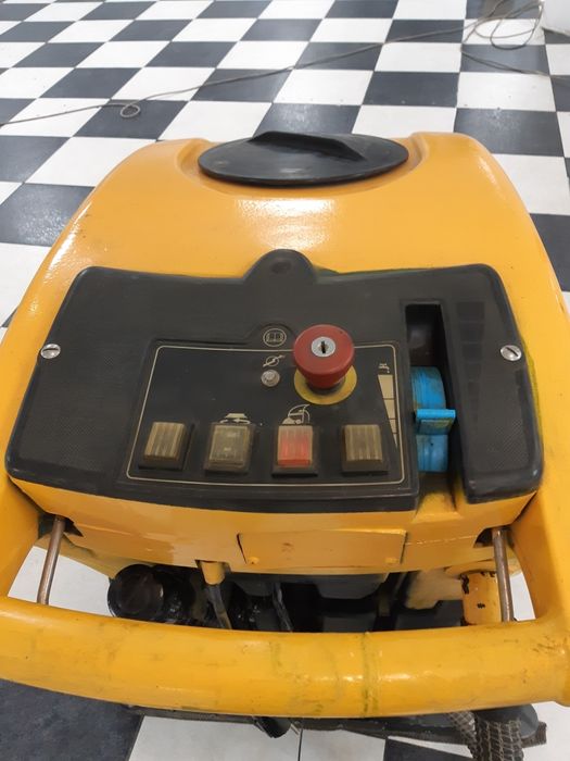 Aparat de curatat pardosele