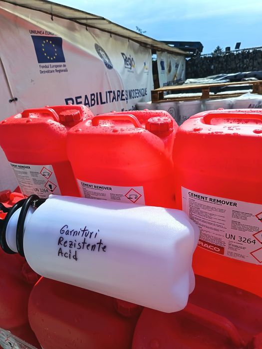 Acid dizolvat ciment intarit.Solutie curatat beton.Dizolvant beton20L.Acid Cifa.Acid detartrant beton +tva. 3 buc=pompa 8L +transport Bonus
