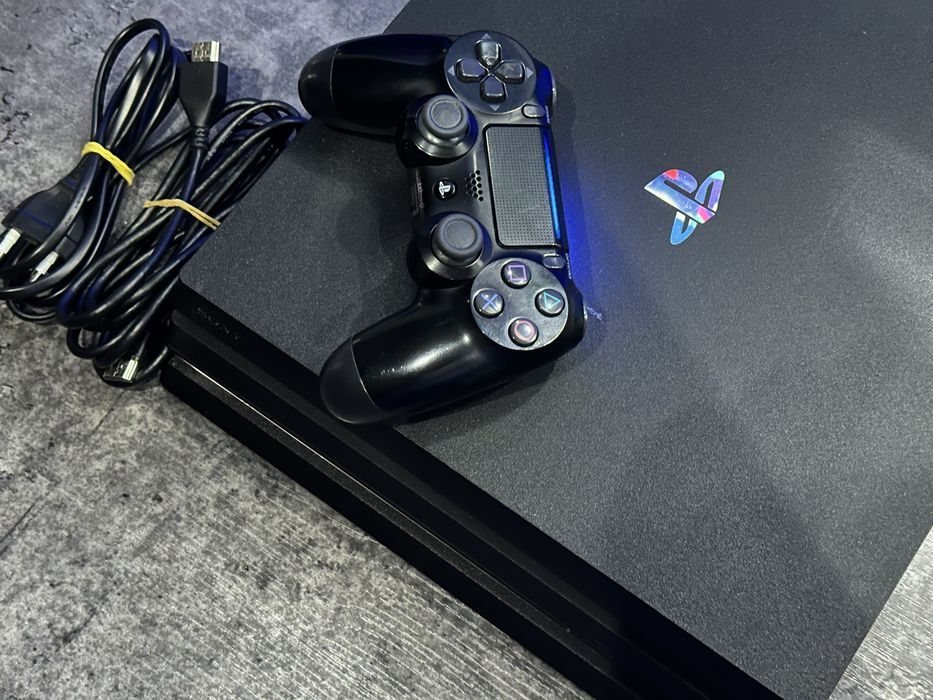 Playstation 4Pro/1Tb Топ игры и один джойстик!