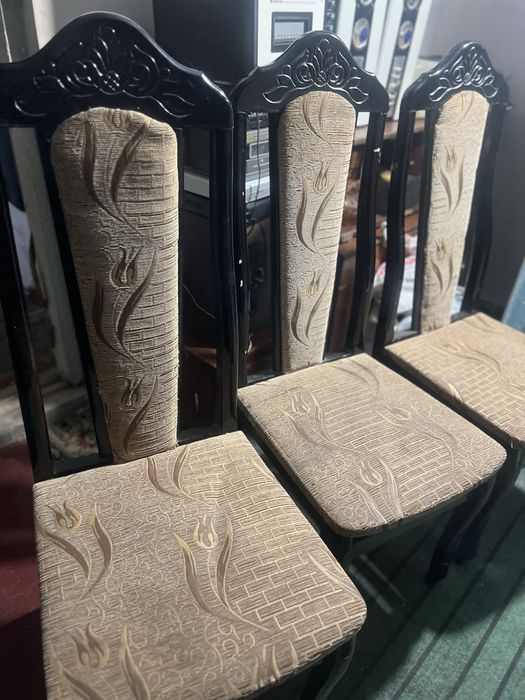 Продаются стулья деревяные. Состояние среднее требуется ремот чучуть