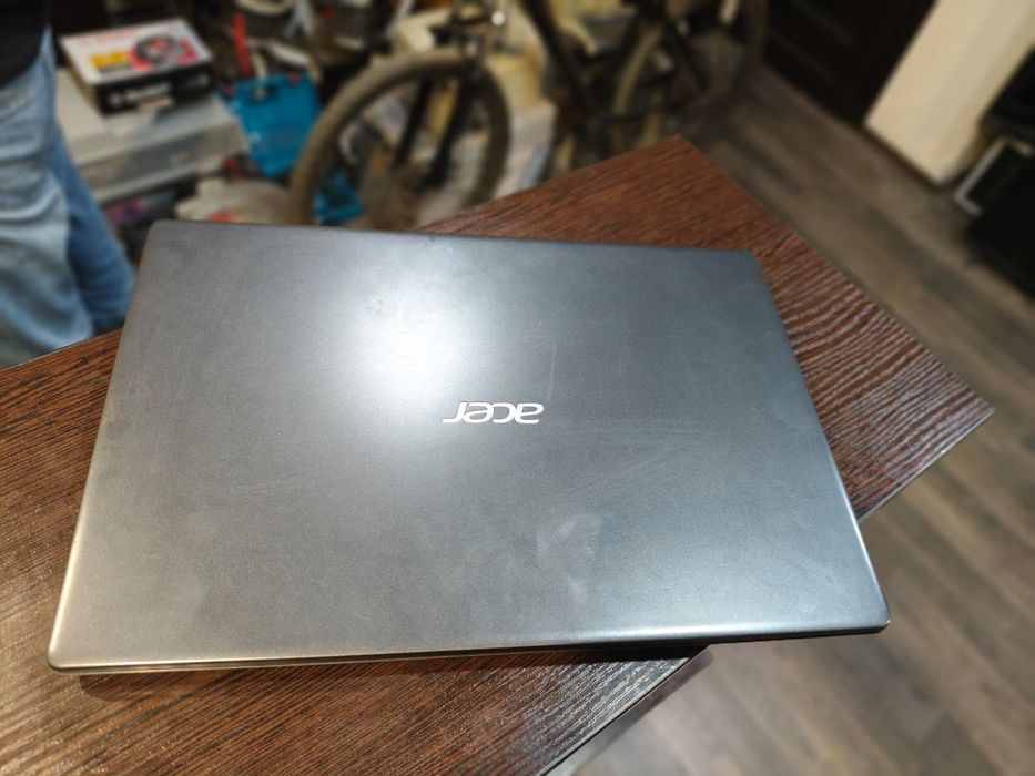 Продам  ноутбук Acer сумка мышка