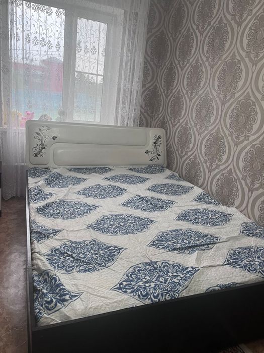 продам кровать с тумбочками