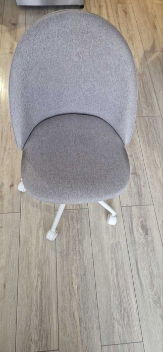 Офис стол KOKKEDAL сив текстил/бяло