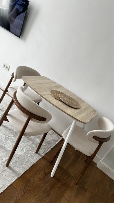 Продам б/у стол на 4 -6 чел