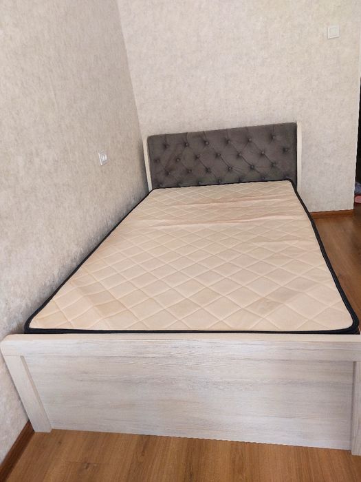 Кровать почти янги