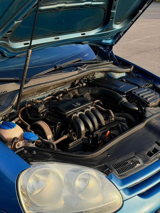 Vand VW Golf 5 1.6 benzina,2006,144270 km reali,stare f buna.