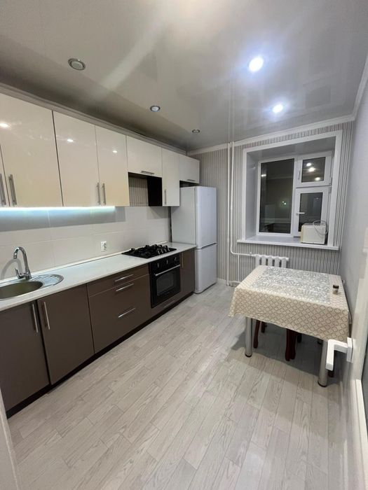 Продам  2 комнатную квартиру,  в 20мкрн, Ж.Кизатова 3Л