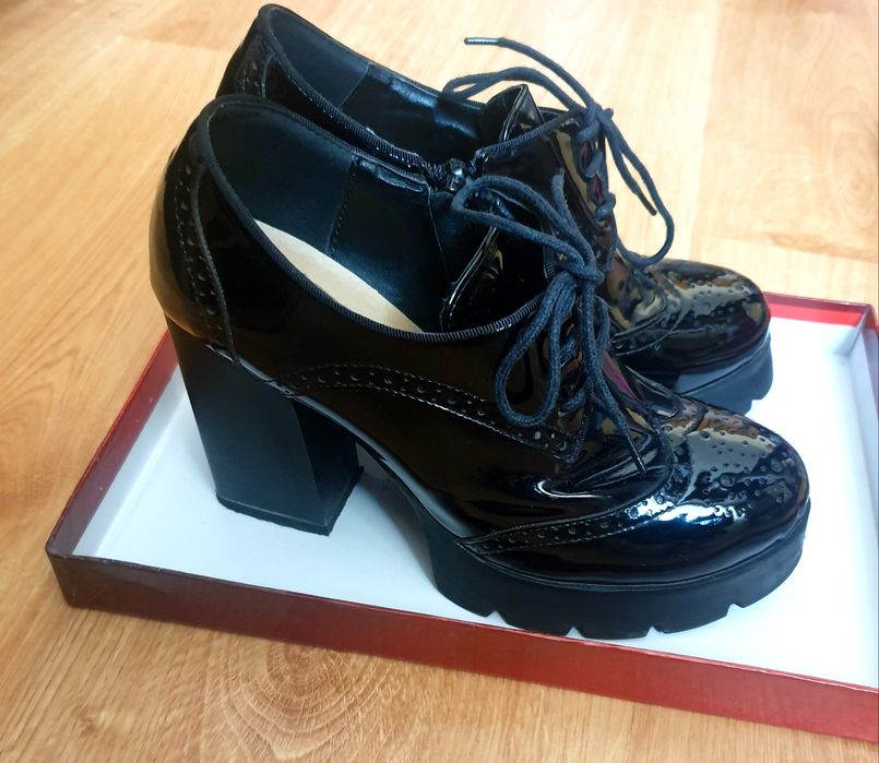 Оксфорды женские на каблуке лакированные 36 размер