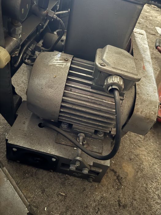 Продам компрессор КД-4-250