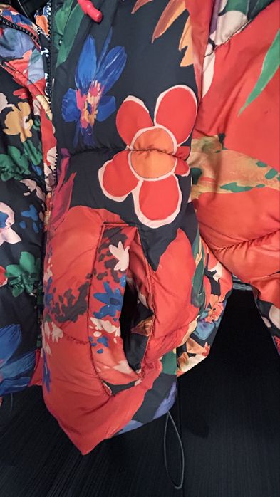 Късо дамско якенце Desigual XS