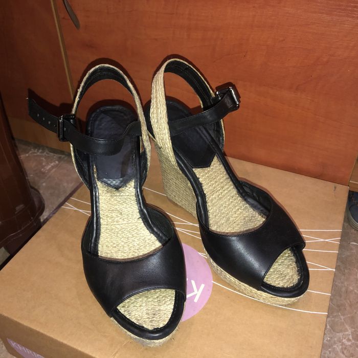 Продам босоножки Basconi