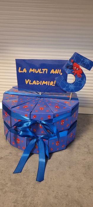 Tort din dulciuri în cutie