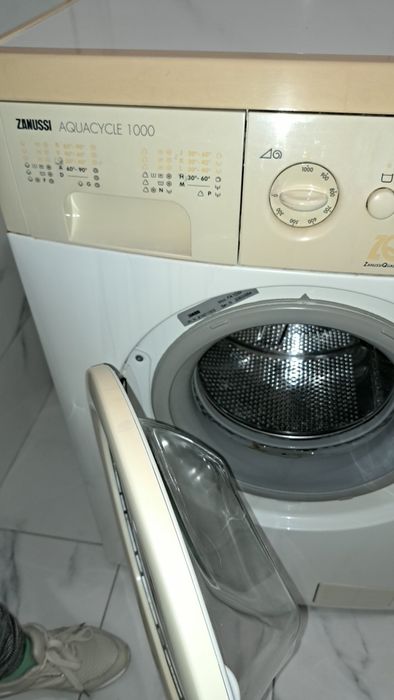 Mașină de șpălat haine în stare foarte bună de funcționere .