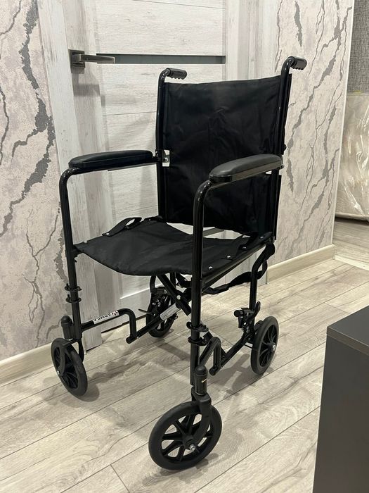 Продам инвалидную коляску 
Коляск