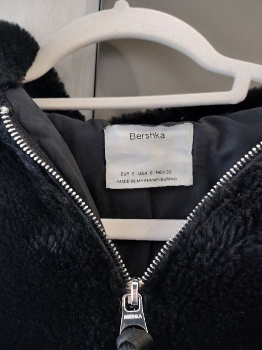 De vânzare blăniță neagră Bershka mărimea S