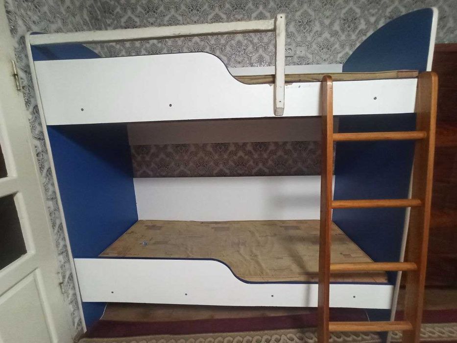 Продается детская двухъярусная кровать (б/у, отличное состояние)