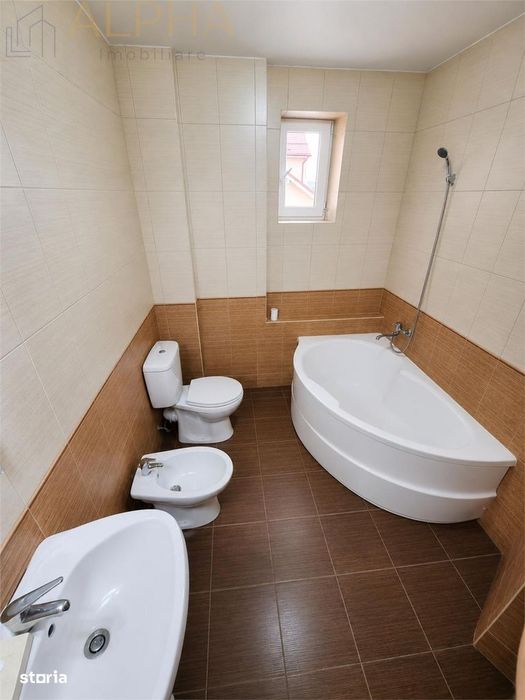 De vanzare apartament 3 camere, 2 bai, loc de parcare si boxa - Bistri