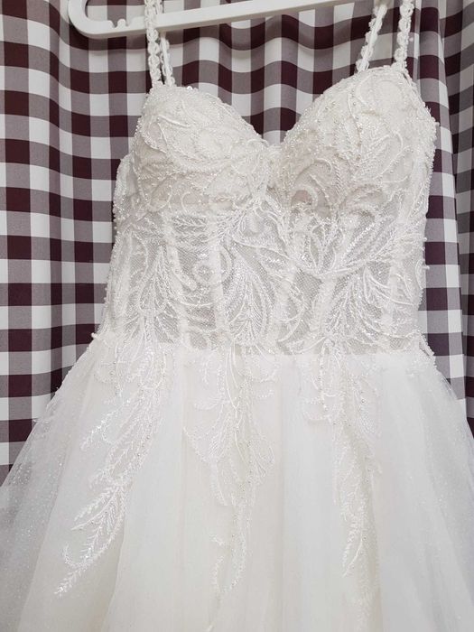 Rochie mireasa detalii simple