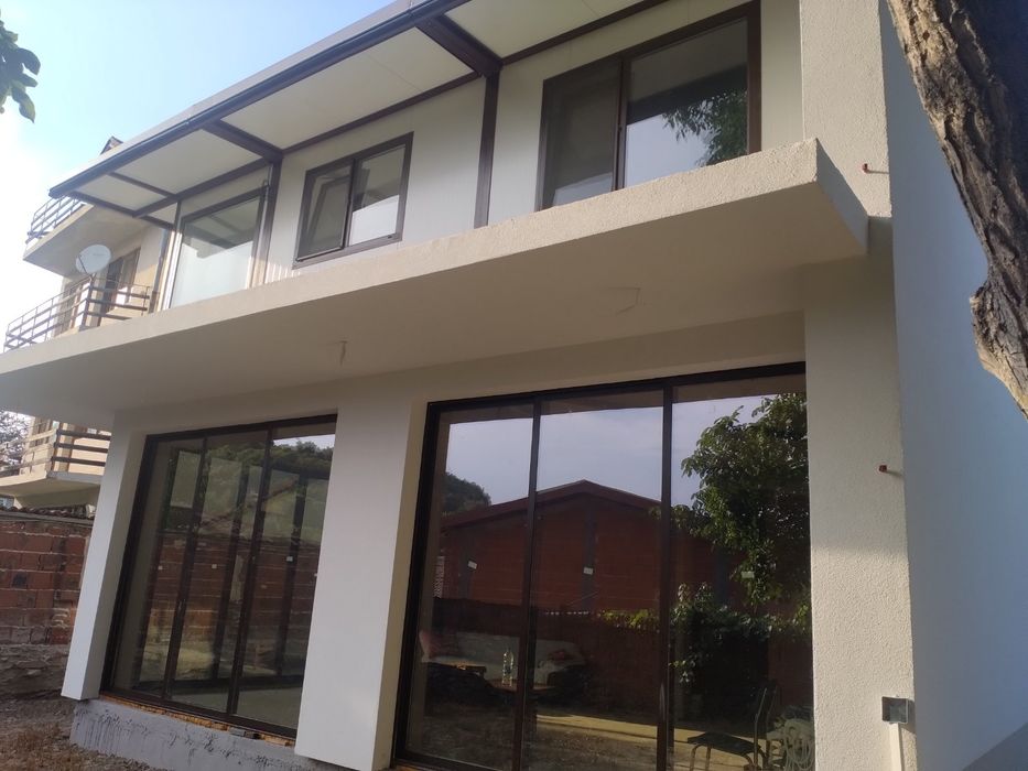 Продавам нова къща в с. Лясково !