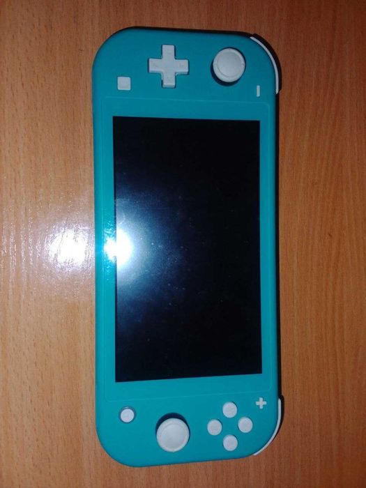 Продавам Nintendo Switch Lite