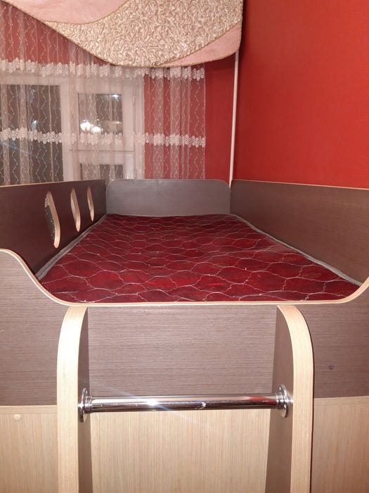 Двухъярусная кровать