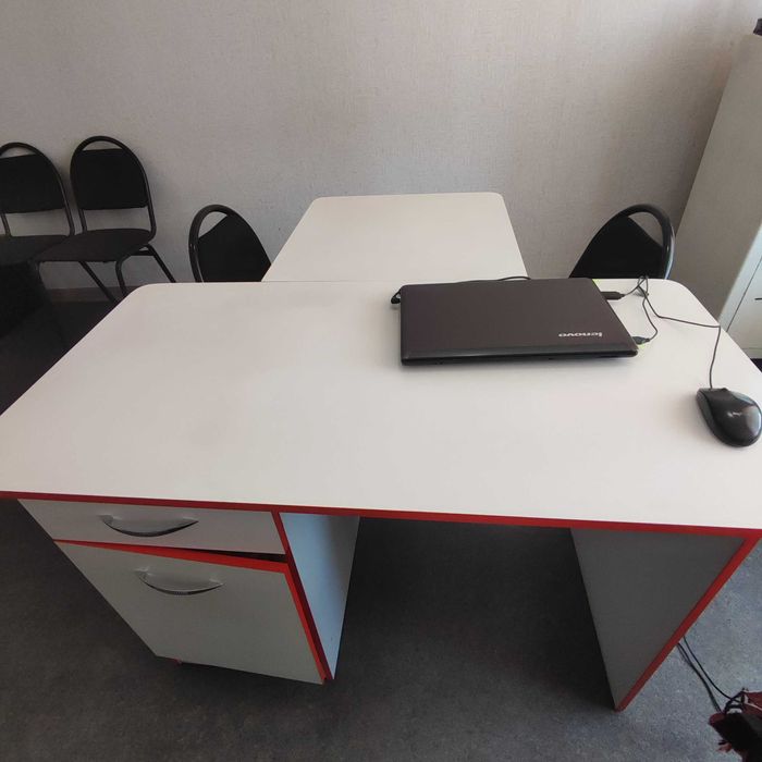 Продам стол офисный