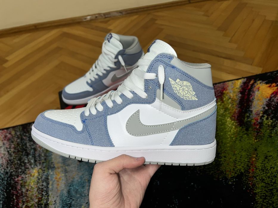 Jordan 1 Retro High OG Hyper Royal