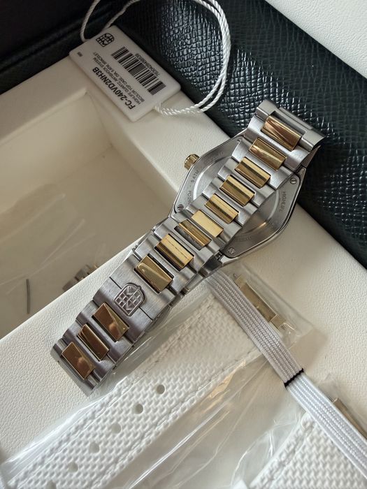 Часовник Frederique Constant