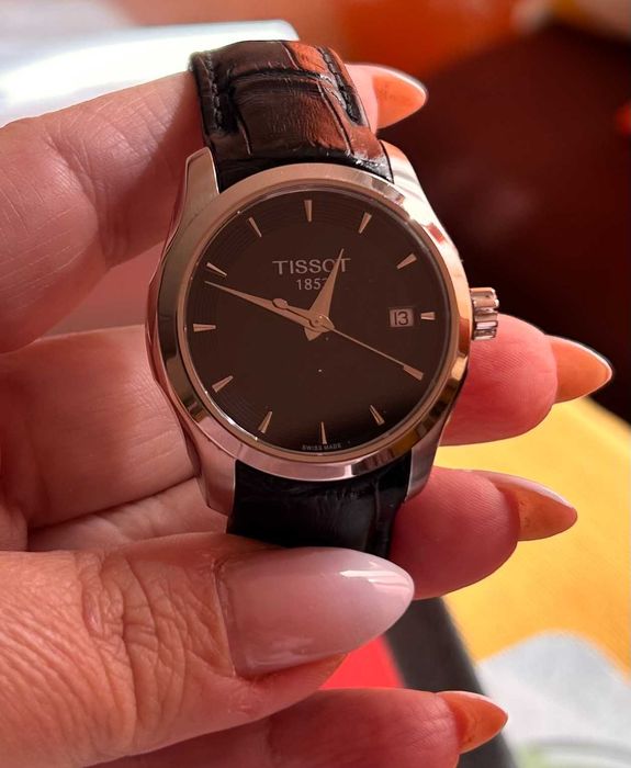 Дамски часовник TISSOT/ТИСОТ T-Classic COUTURIER, стъкло сапфир, черен