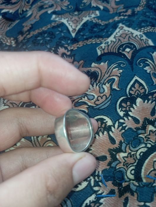 Kumush uzuk sotiladi