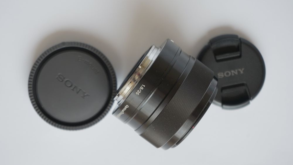 Обективът Sony E 35mm f/1.8 OSS (SEL35F18) Оптична стабилизация