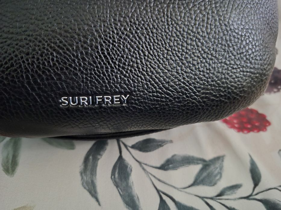 Дамска чанта модел кросбоди.С подарък.