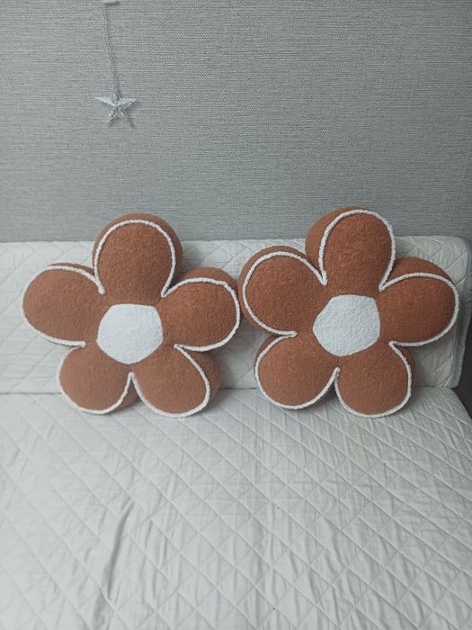 Цветочек подушка тедди