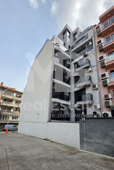 2-стаен в Пловдив-Център площ 69 цена 650